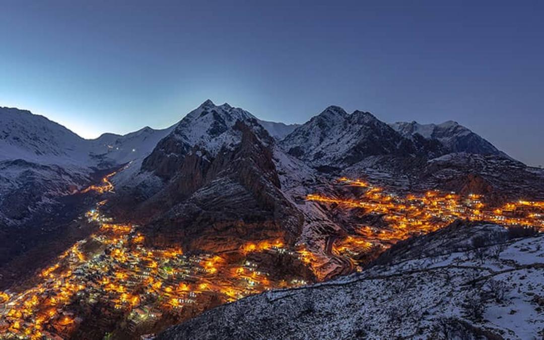 روستای اورامان تخت در شب
