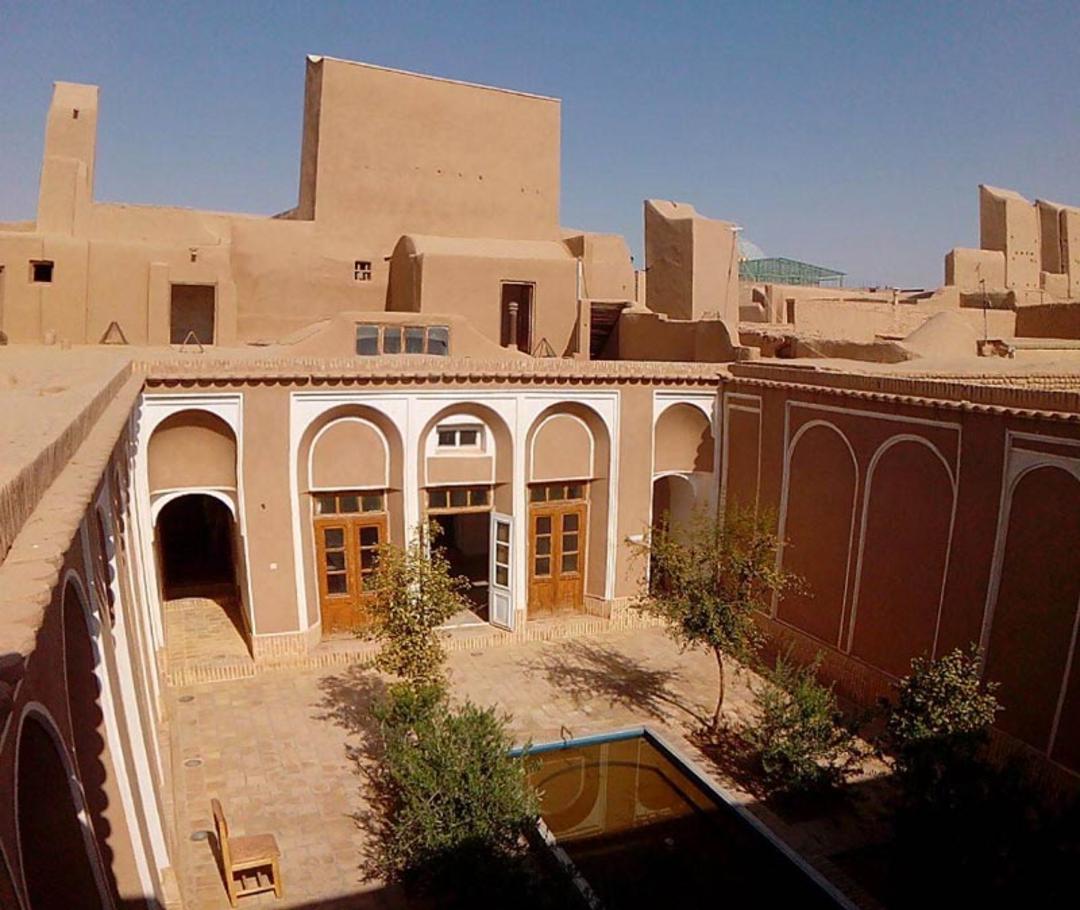 نمایی از حیاط خانه آیت الله خاتمی در اردکان