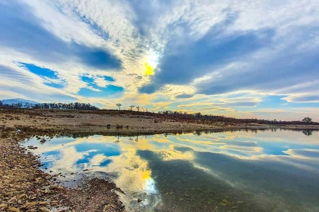 خشکی حاشیه دریاچه سد ارس