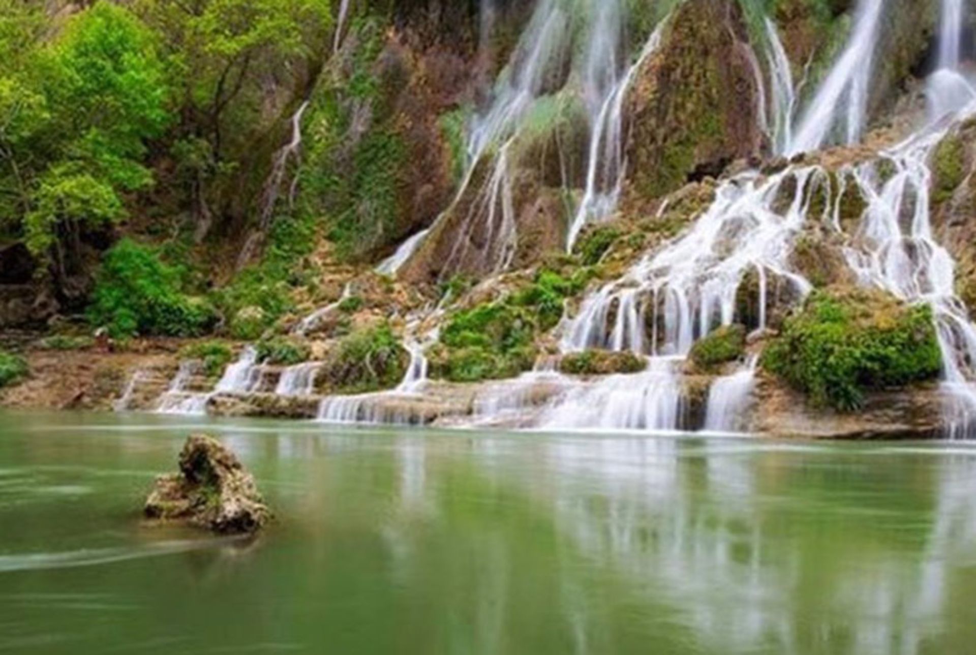 آبشار بیشه لرستان از نمای دور
