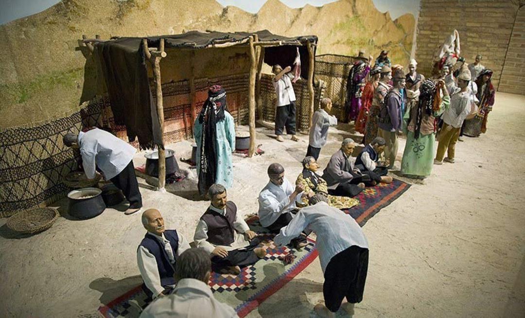نمایی از موزه مردم شناسی فلک الافلاک و ماکت صنعتگران لرستان