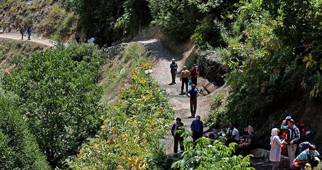 حضور گردشگران در روستای آهار فشم