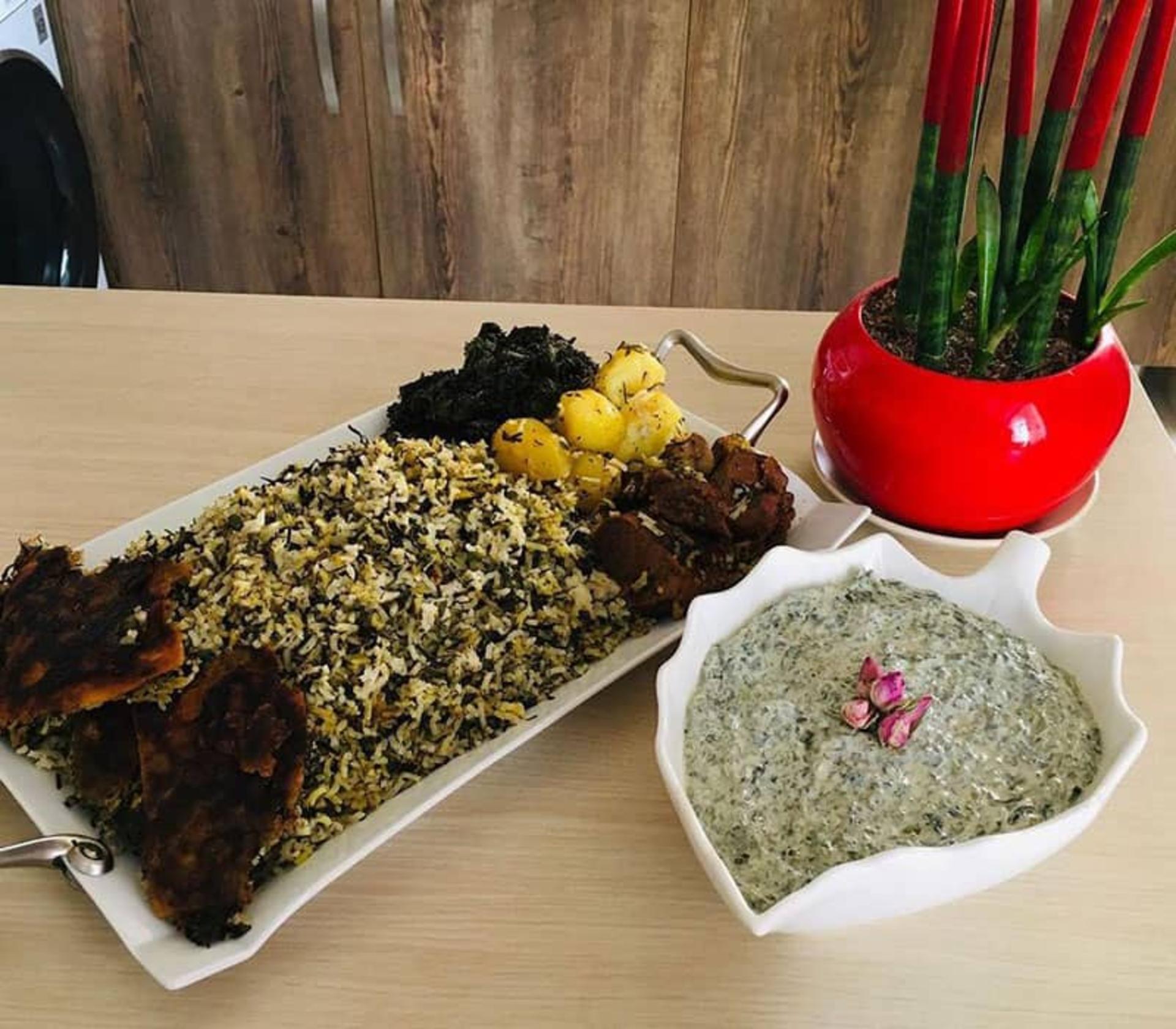 شنگی پلو با دورچین سیب زمینی و گوشت