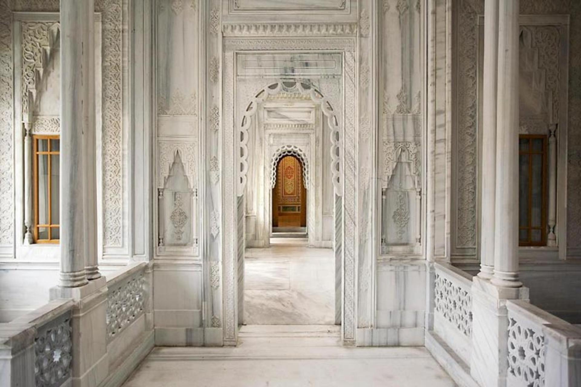 فضاهای درونی هتل کمپینسکی قصر چراغان