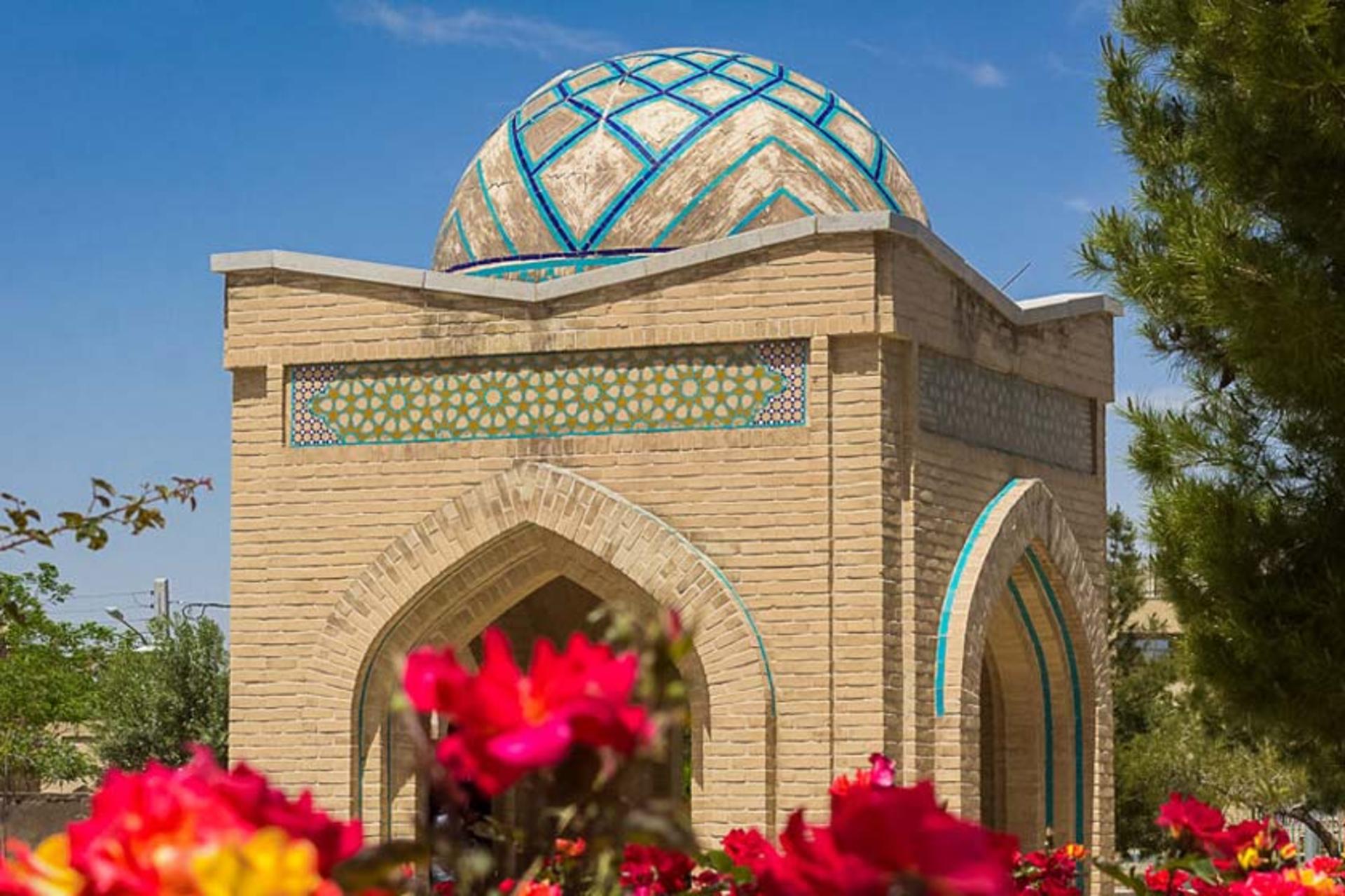 تزیینات معماری در قبرستان تخت فولاد