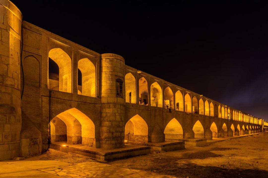 سی و سه پل