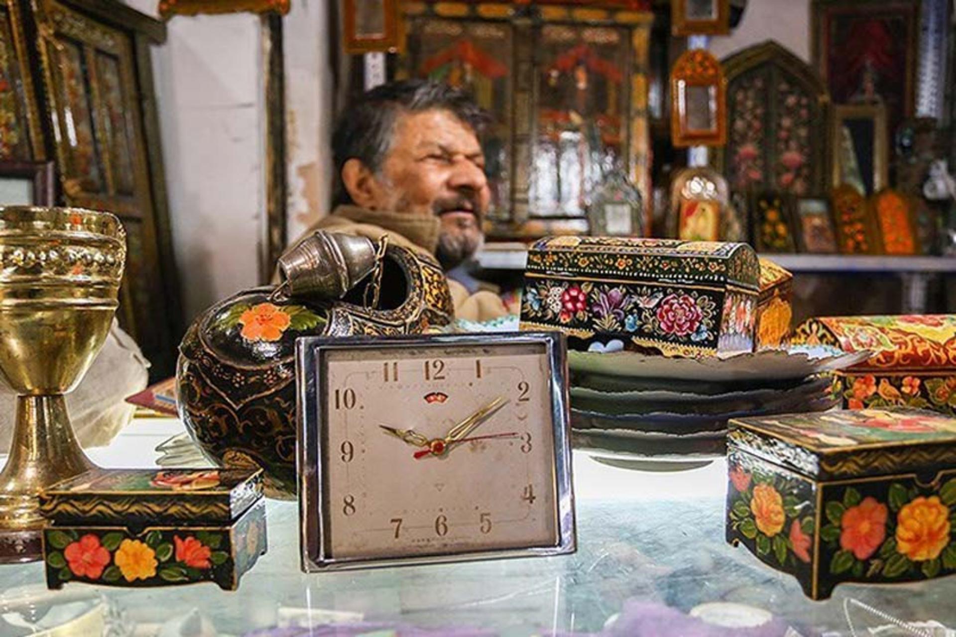 فروش سوغاتی‌ در بازار قیصریه اصفهان