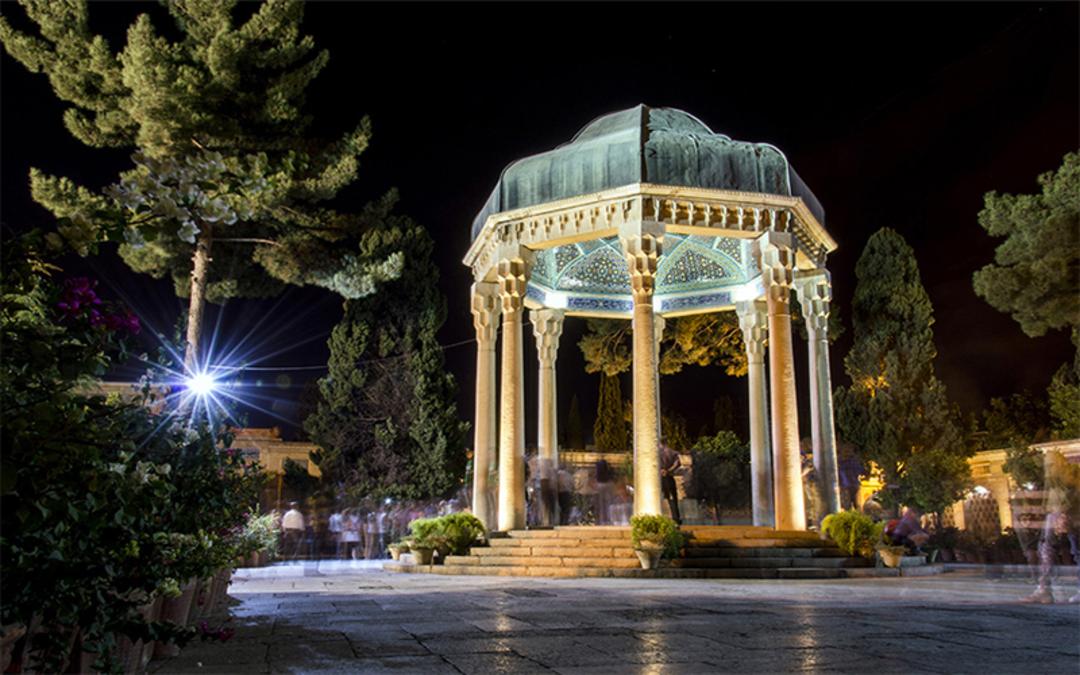 حافظیه شیراز در شب
