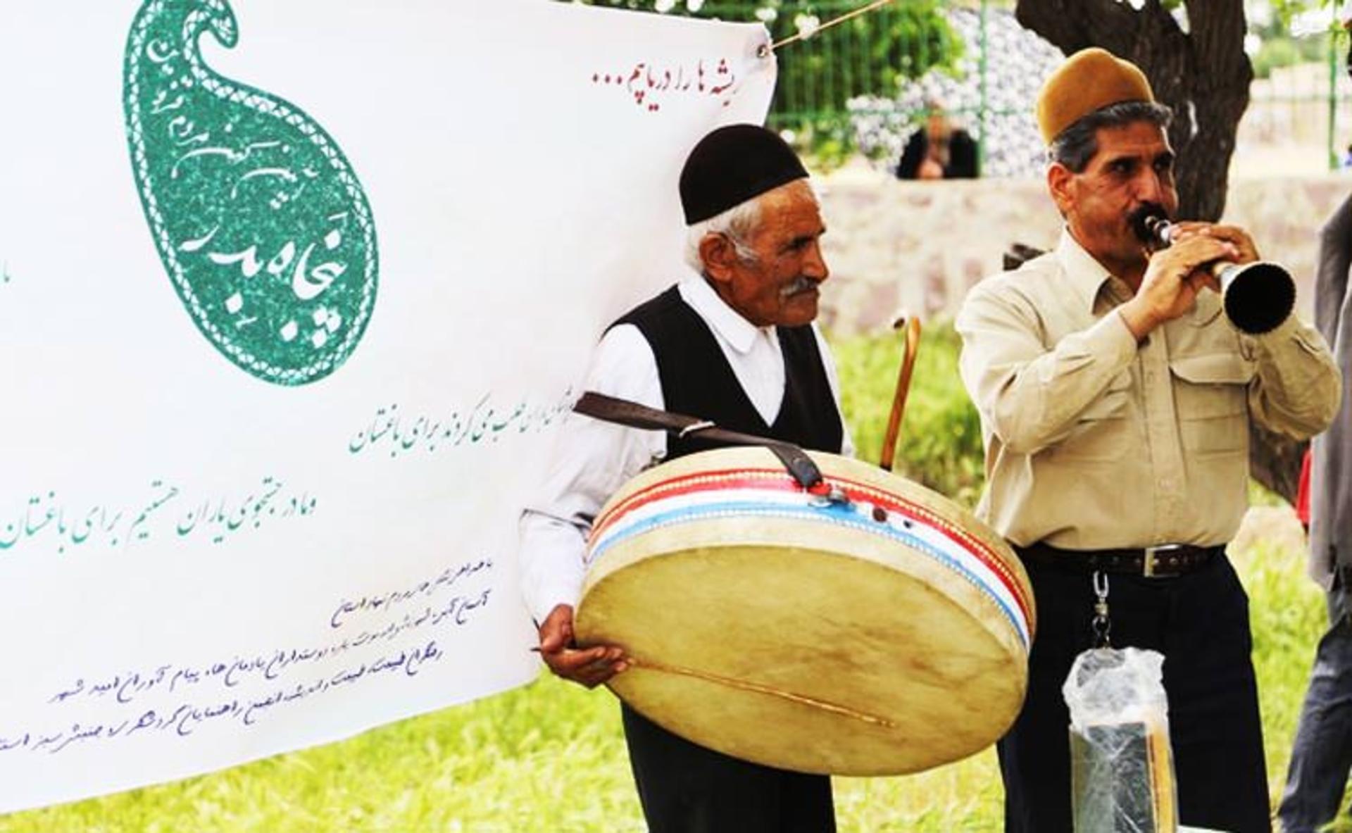 نوازندگان محلی در ۵۰ بدر قزوین