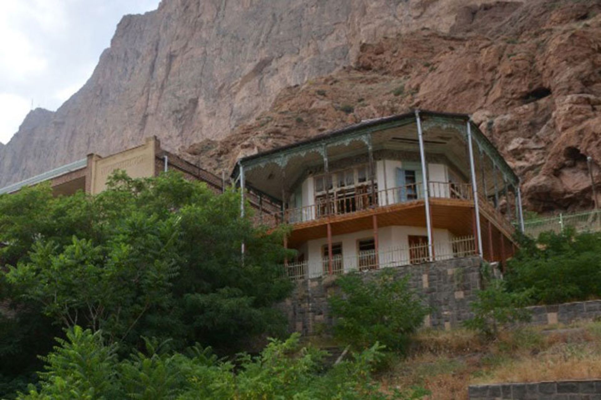 عمارت کلاه فرنگی ماکو از نمای پایین
