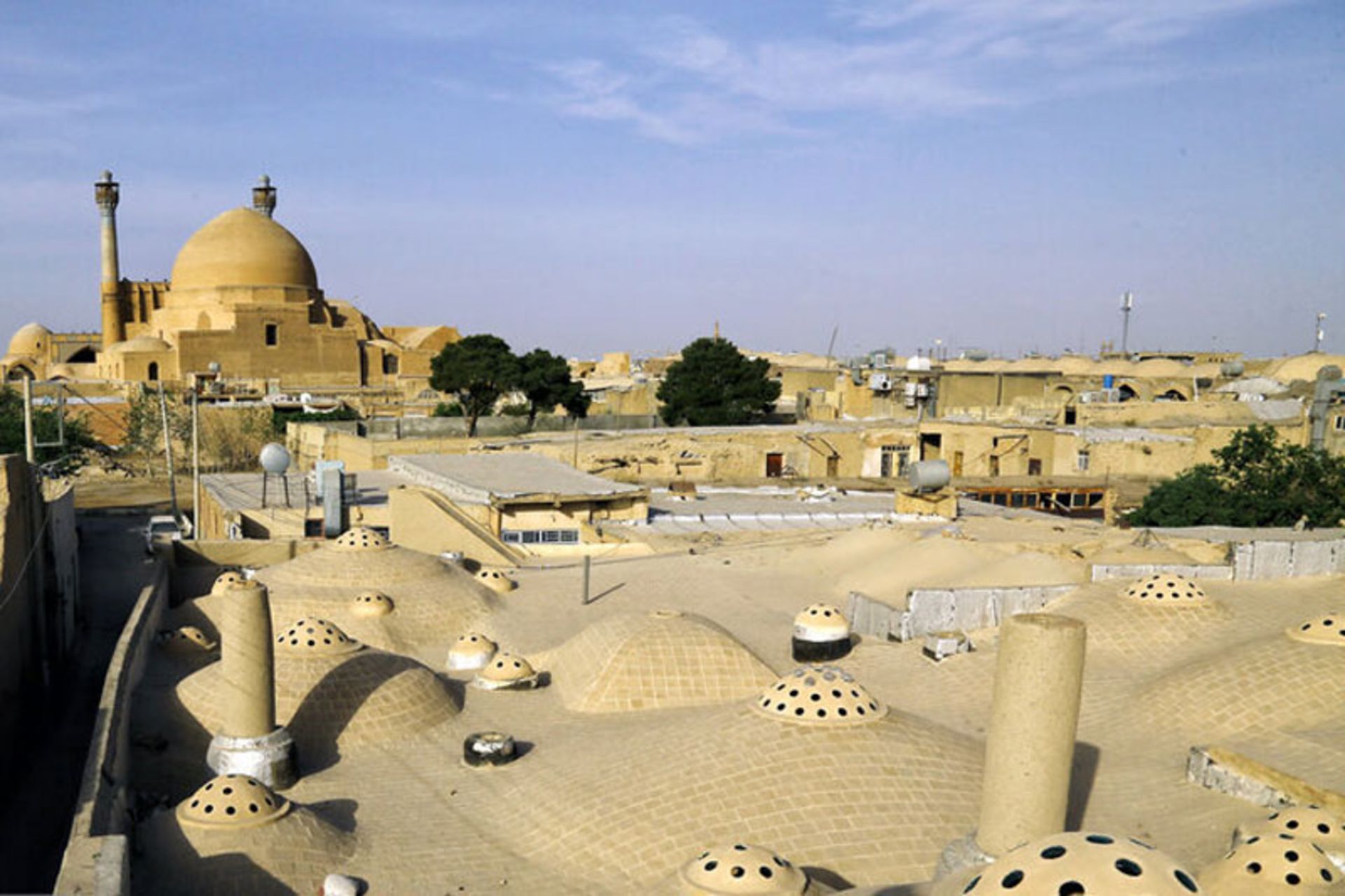 سقف حمام شیخ بهائی از نمای بیرون