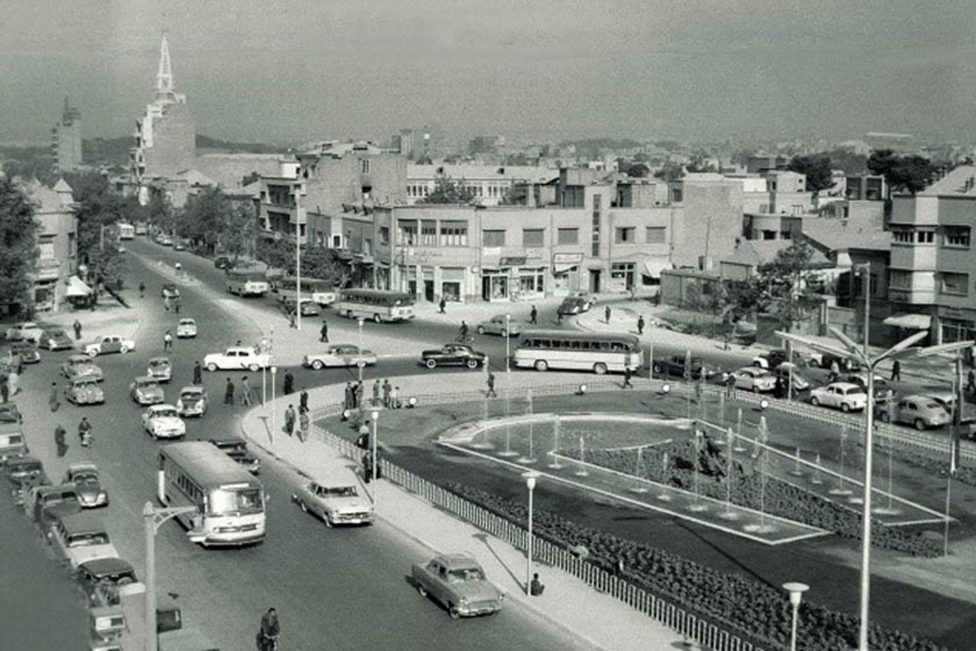 عکس از میدان بهارستان در سال ۱۳۳۸ از زنده‌یاد پاکزاد