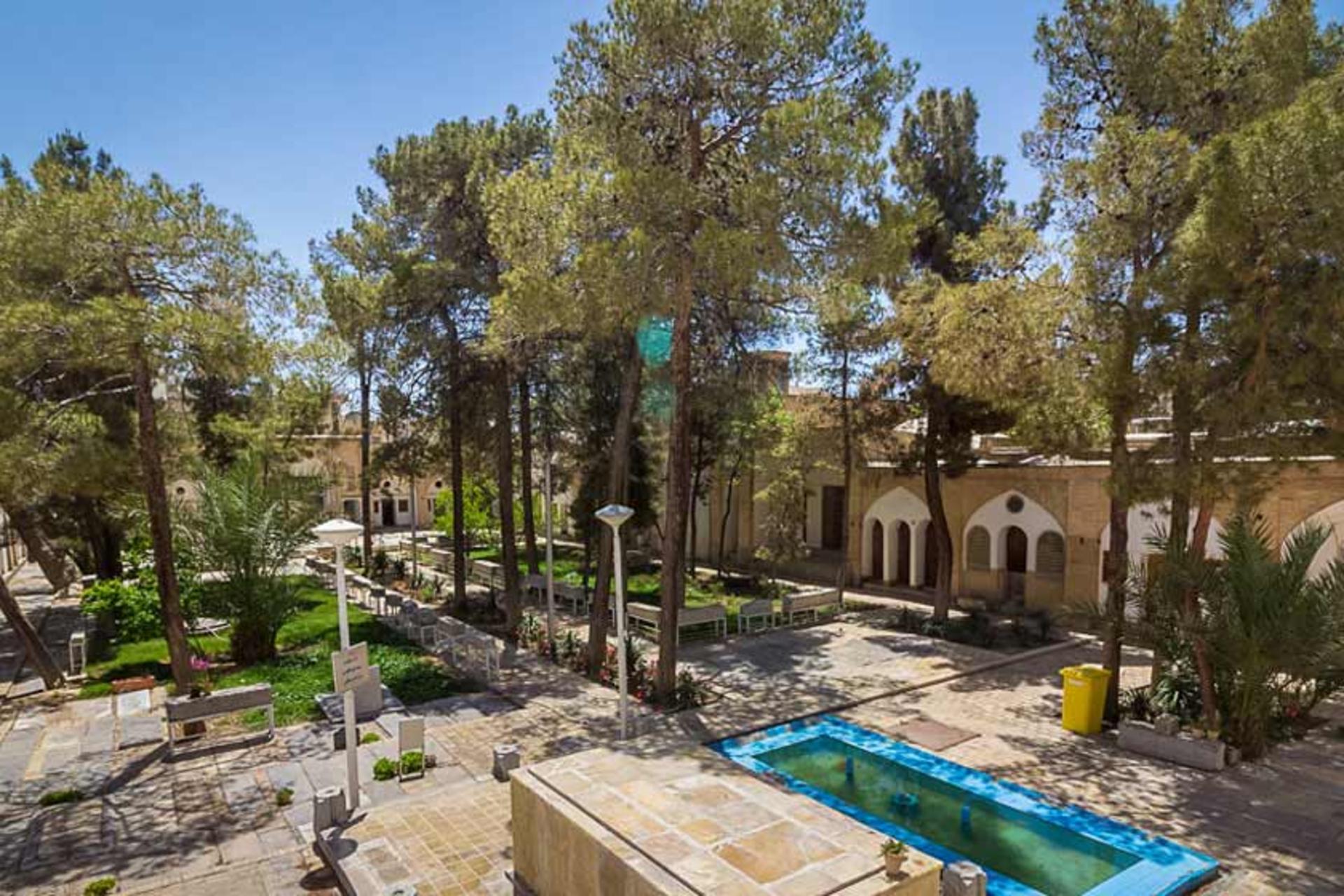 تکیه‌های قبرستان تخت فولاد