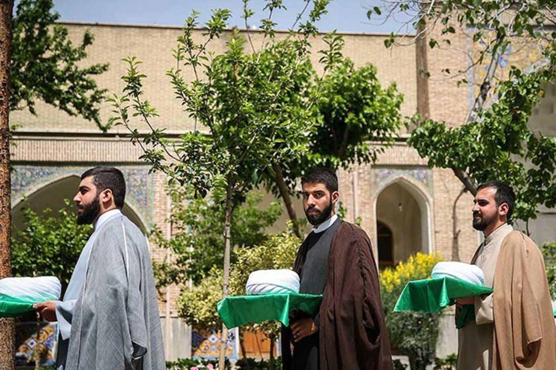 طلاب در حوزه علمیه مروی تهران 