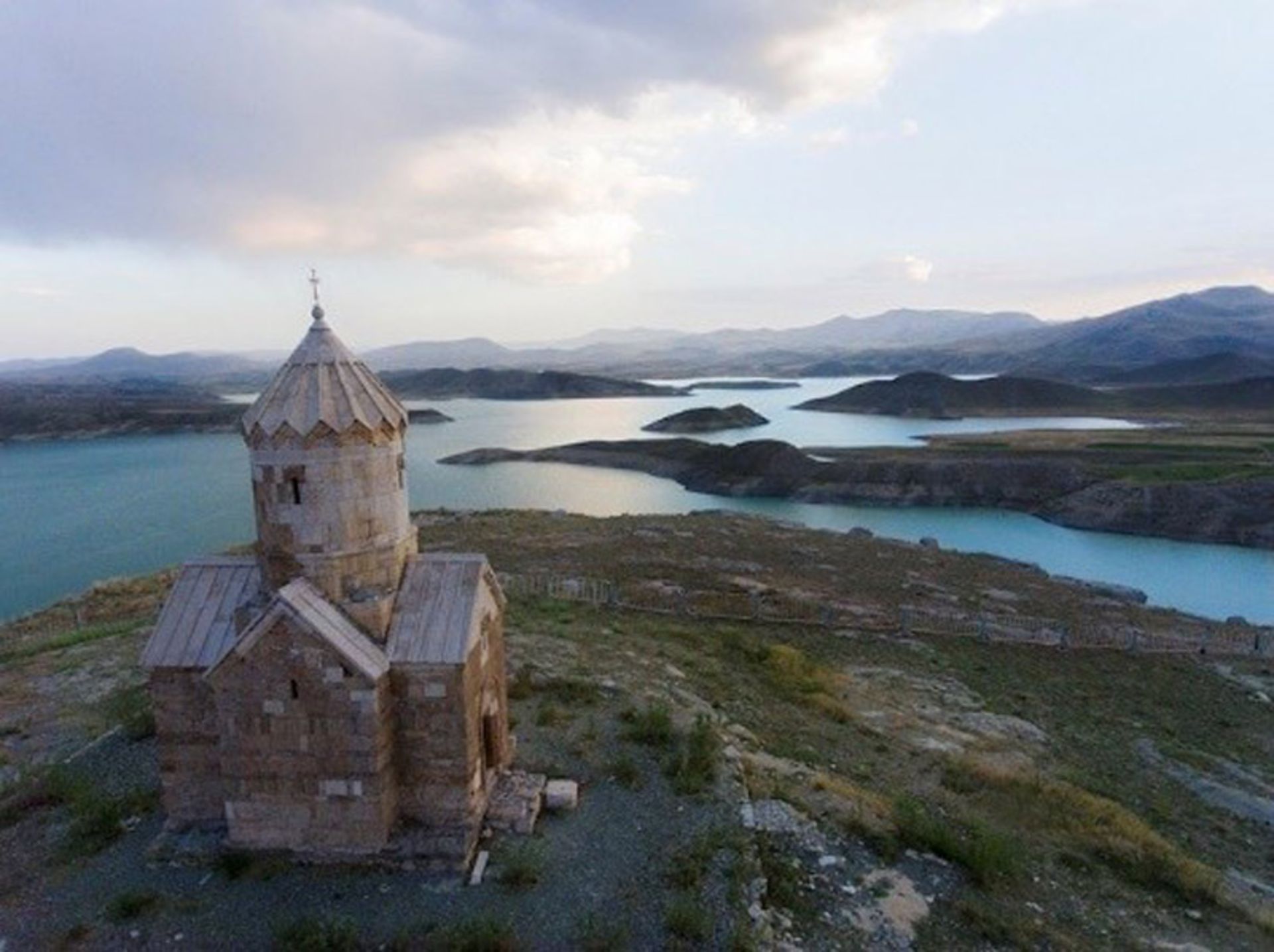 کلیسای زور زور ماکو کنار رودخانه آبی