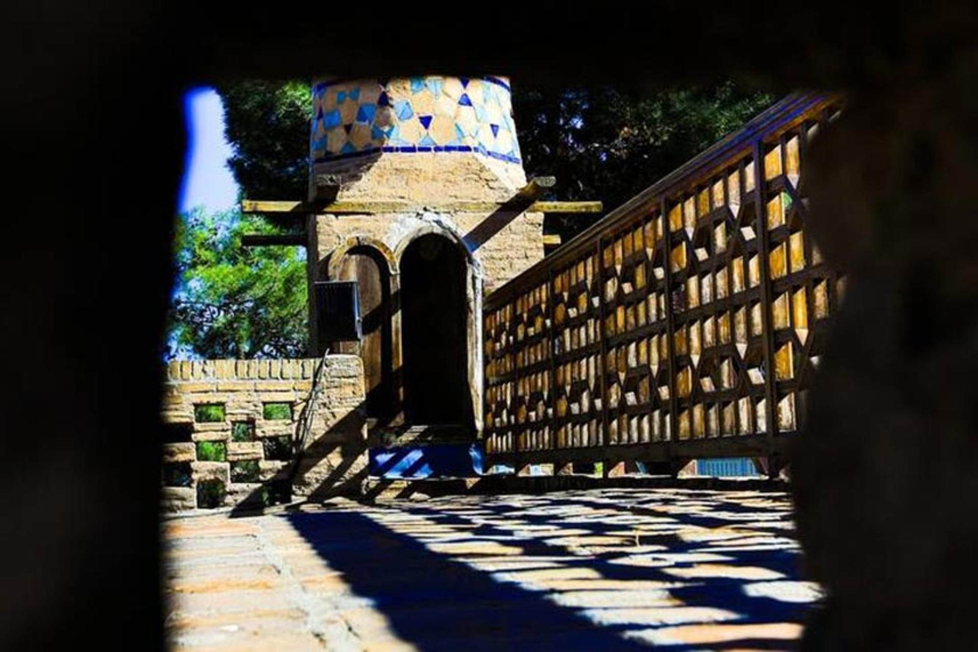 ورودی مناره منارجنبان اصفهان