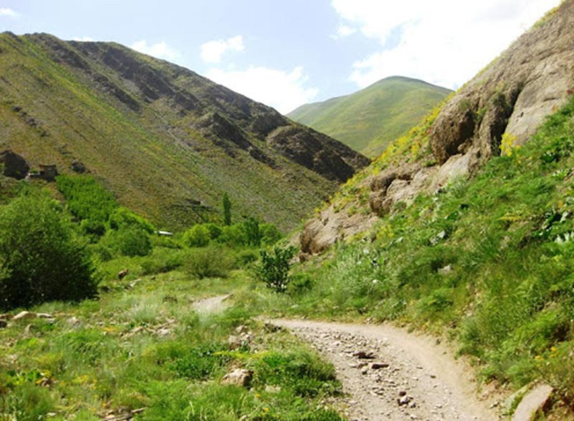 کوه های اطراف روستای آهار