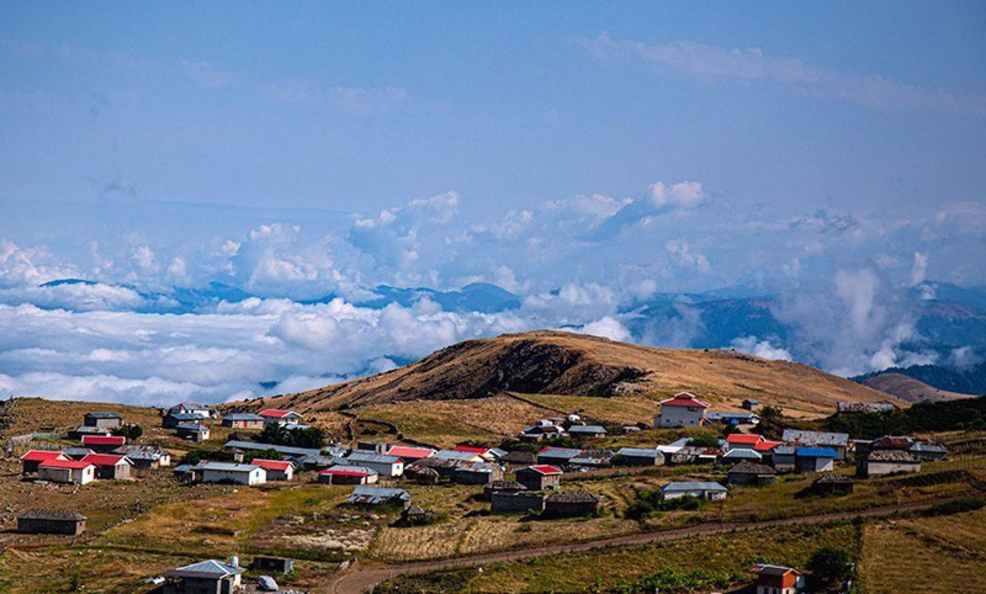 خانه های روستایی در ارتفاع ییلاق سوباتان