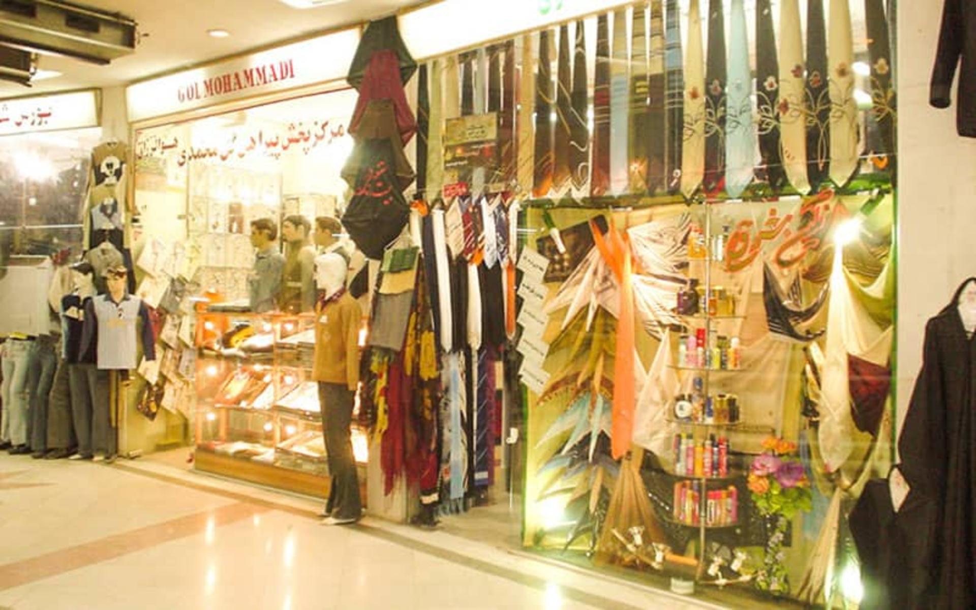 یکی از مغازه های مرکز خرید زیست