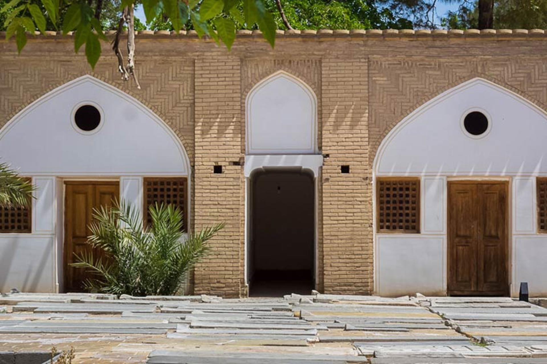 حجره‌های قبرستان تخت فولاد