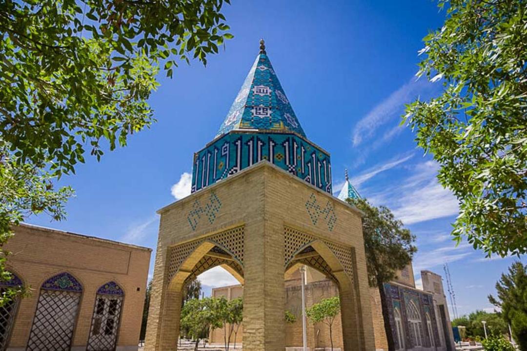 معماری در قبرستان تخت فولاد