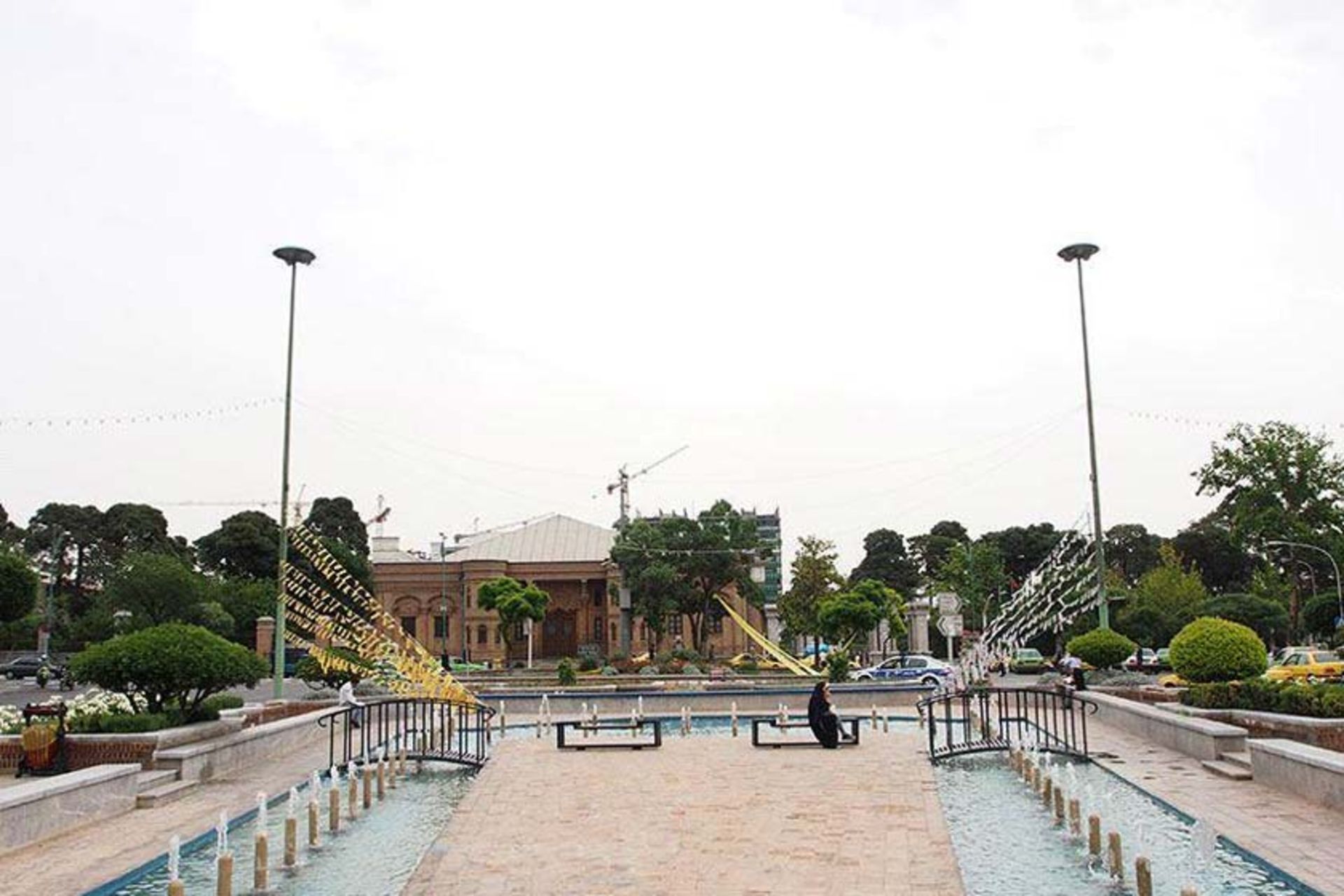 میدان بهارستان