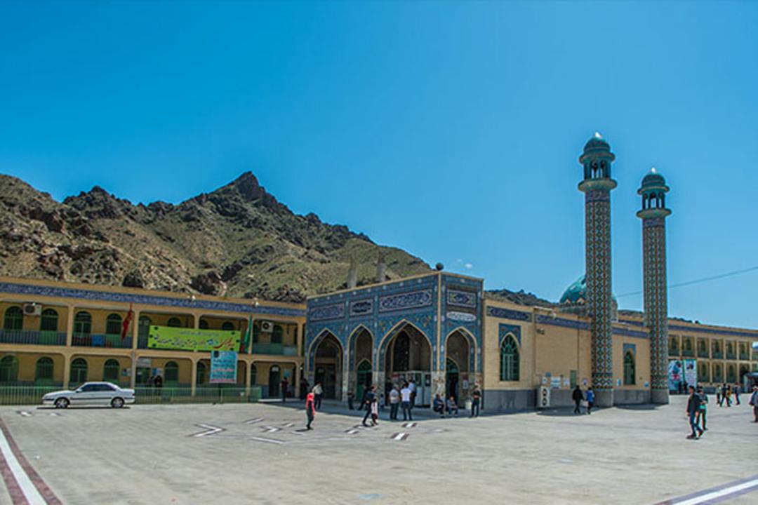 صحن امامزاده سید محمد نوجه مهر