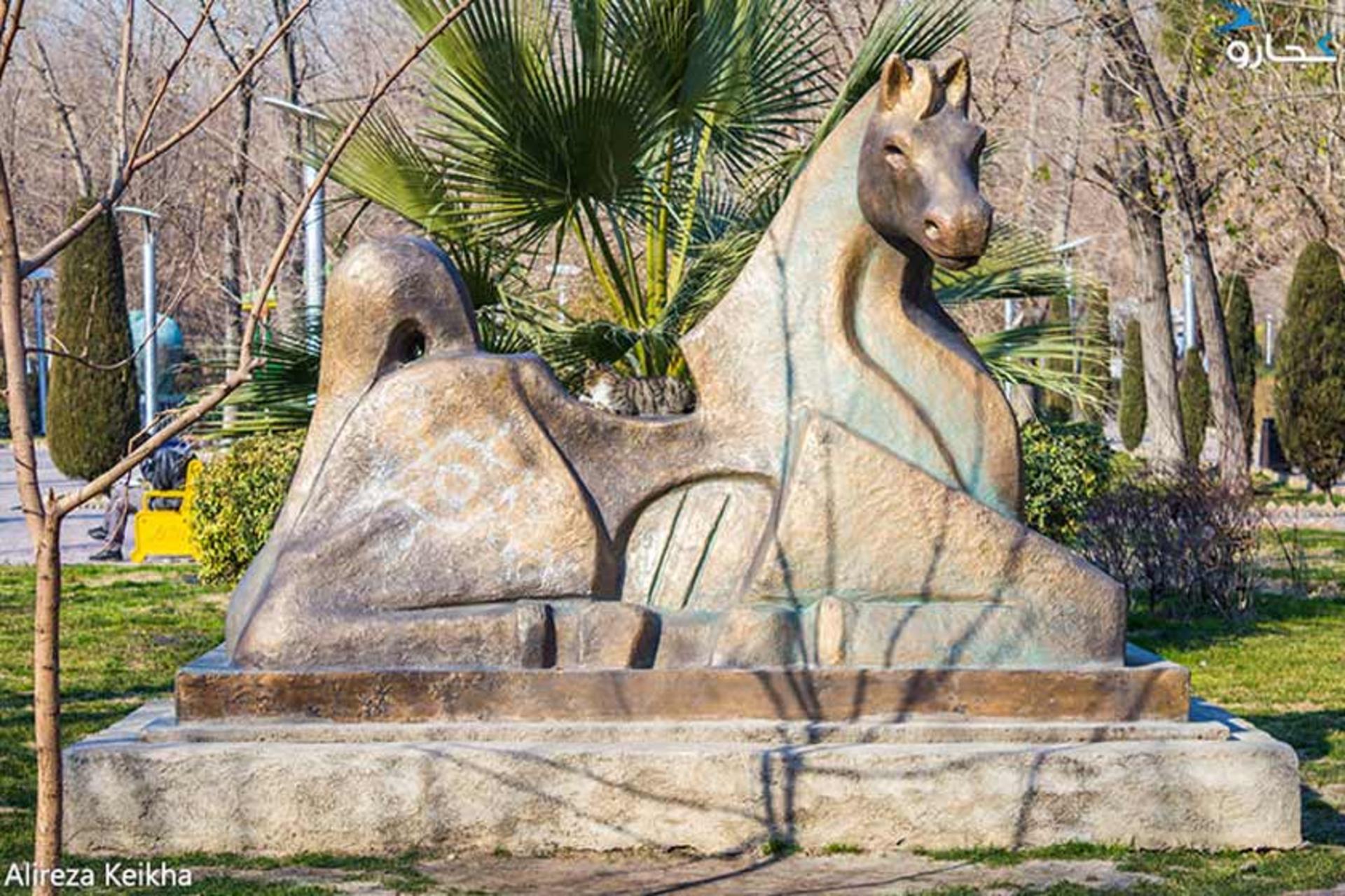 مجسمه اسب در پارک هنرمندان