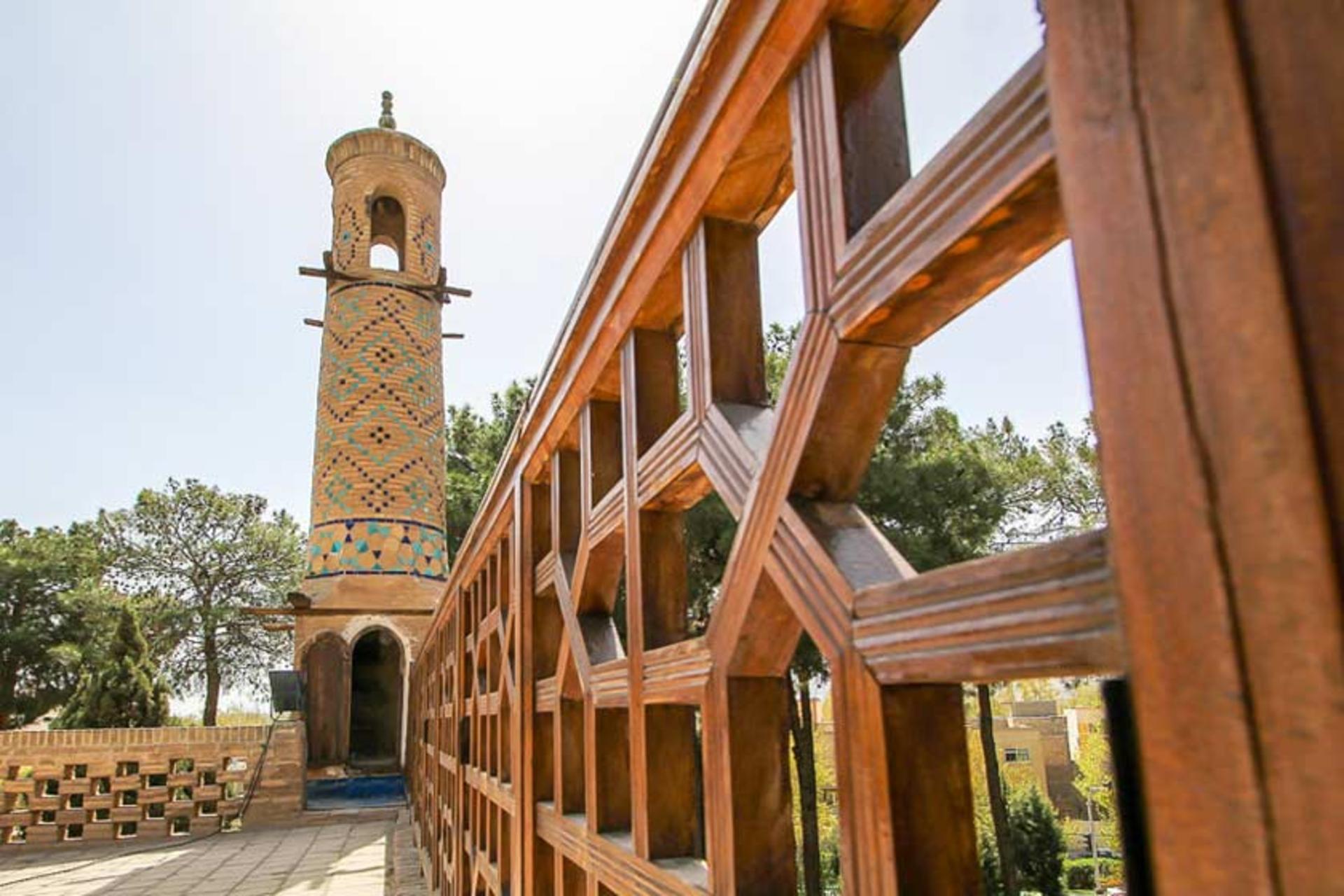 مناره منارجنبان اصفهان 