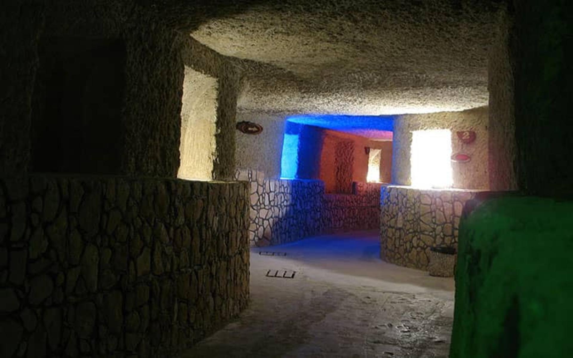 راهروی زیرزمینی در شهر زیرزمینی کاریز
