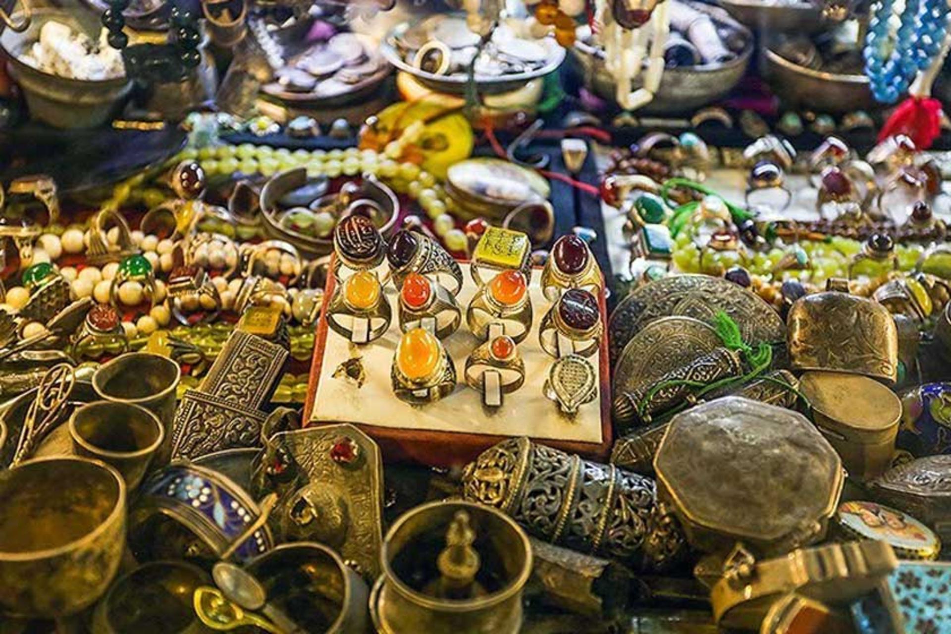 انگشترهای قدیمی در بازار قیصریه اصفهان