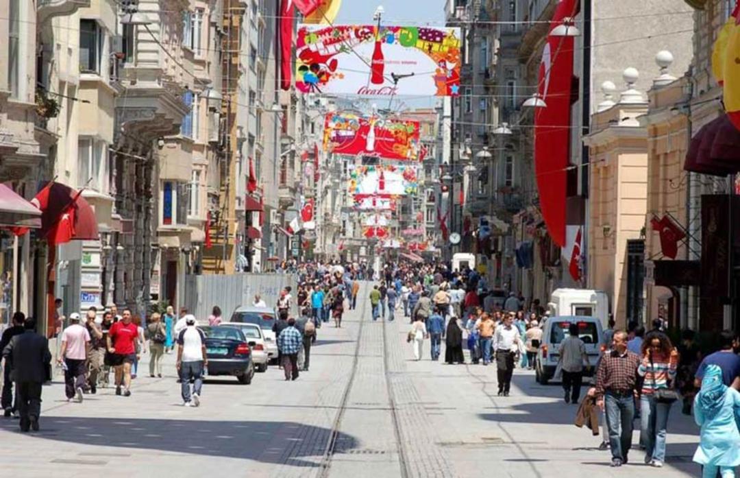 نمایی از خیابان استقلال استانبول