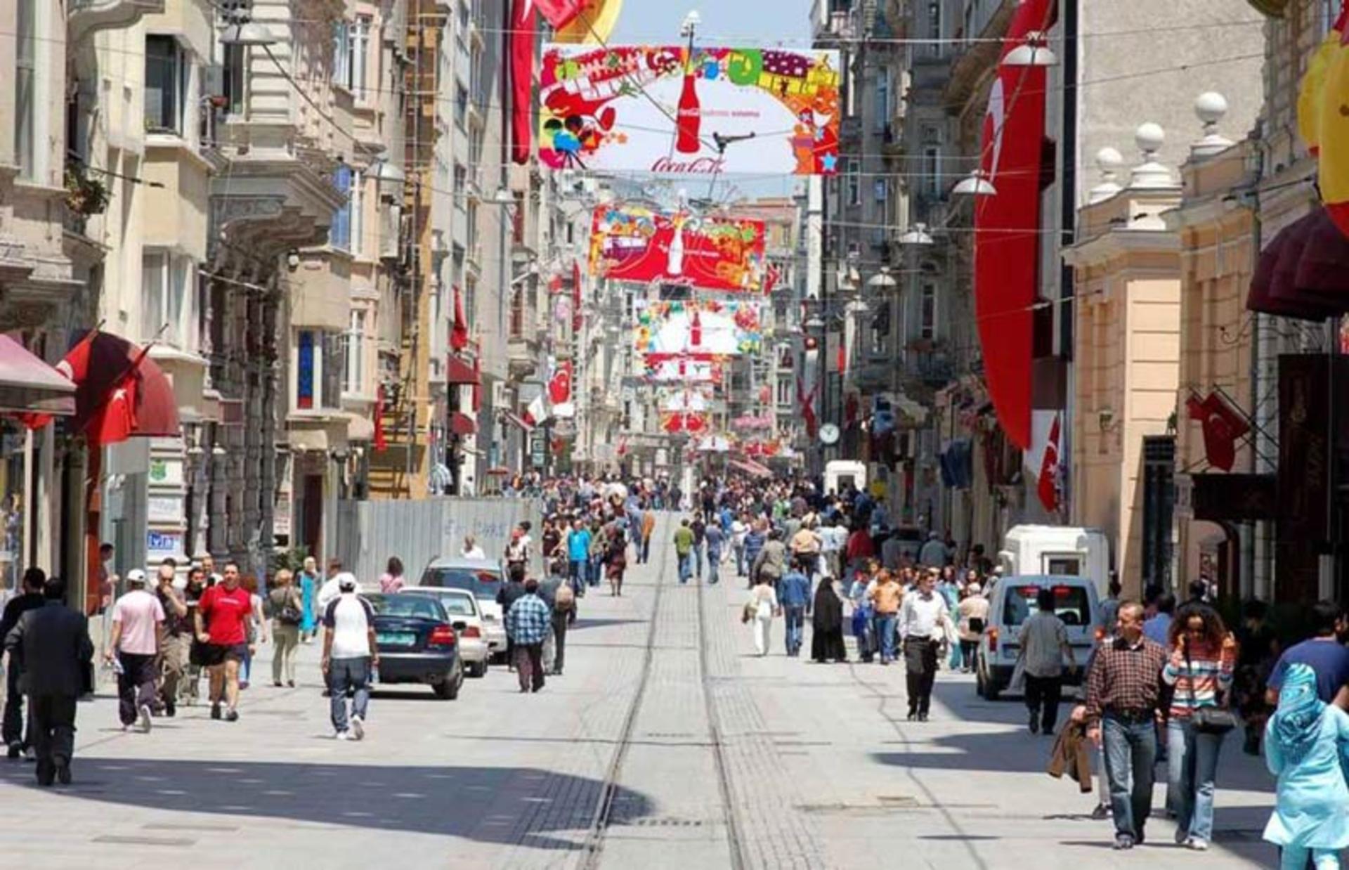 نمایی از خیابان استقلال استانبول