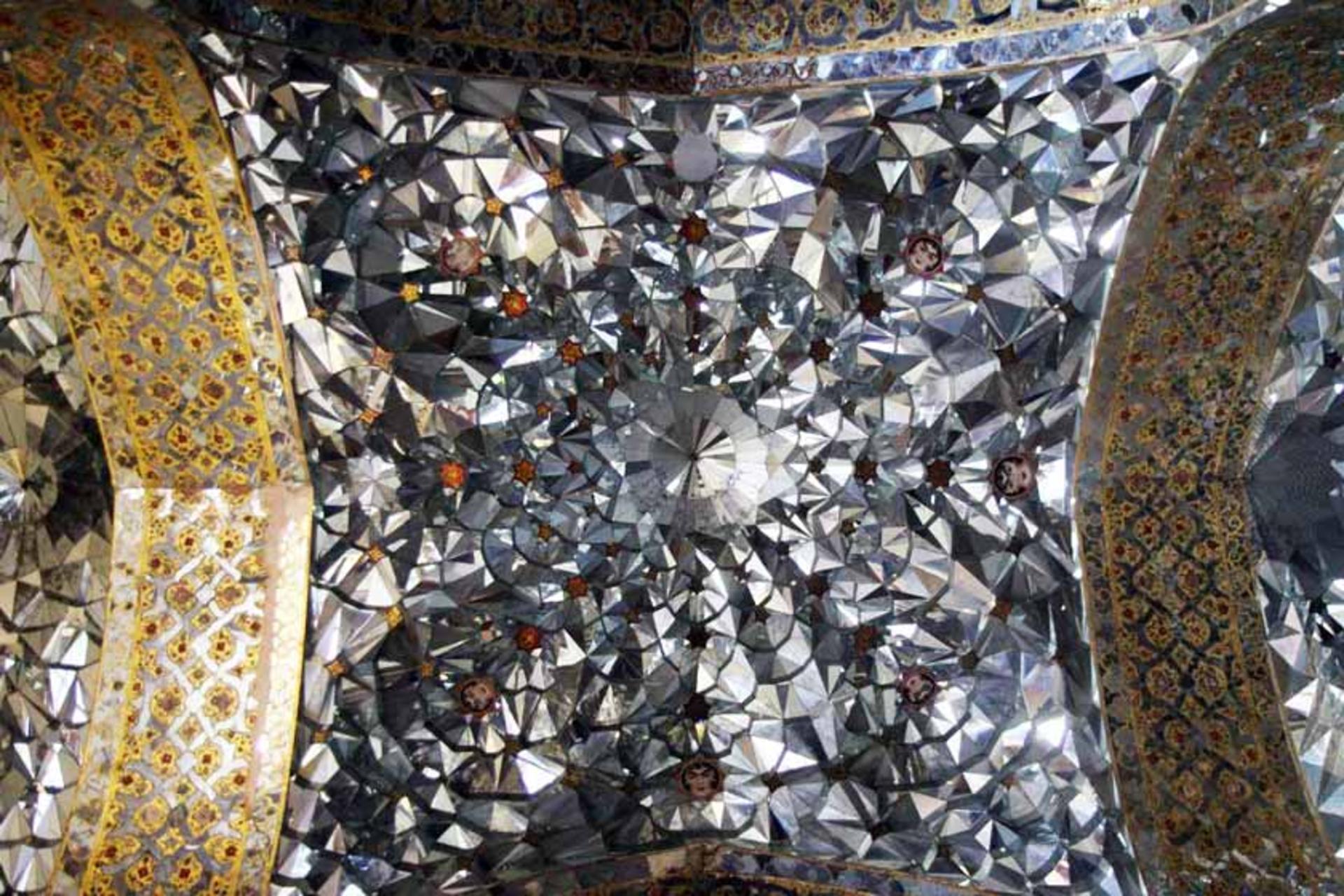 آینه‌کاری در عمارت رکیب‌خانه (موزه هنرهای تزیینی اصفهان)