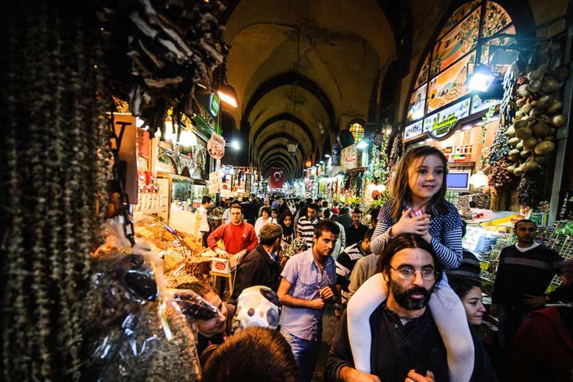 خرید در بازار ادویه استانبول