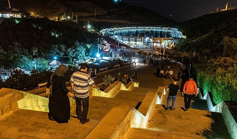 کوه عینالی تبریز در شب