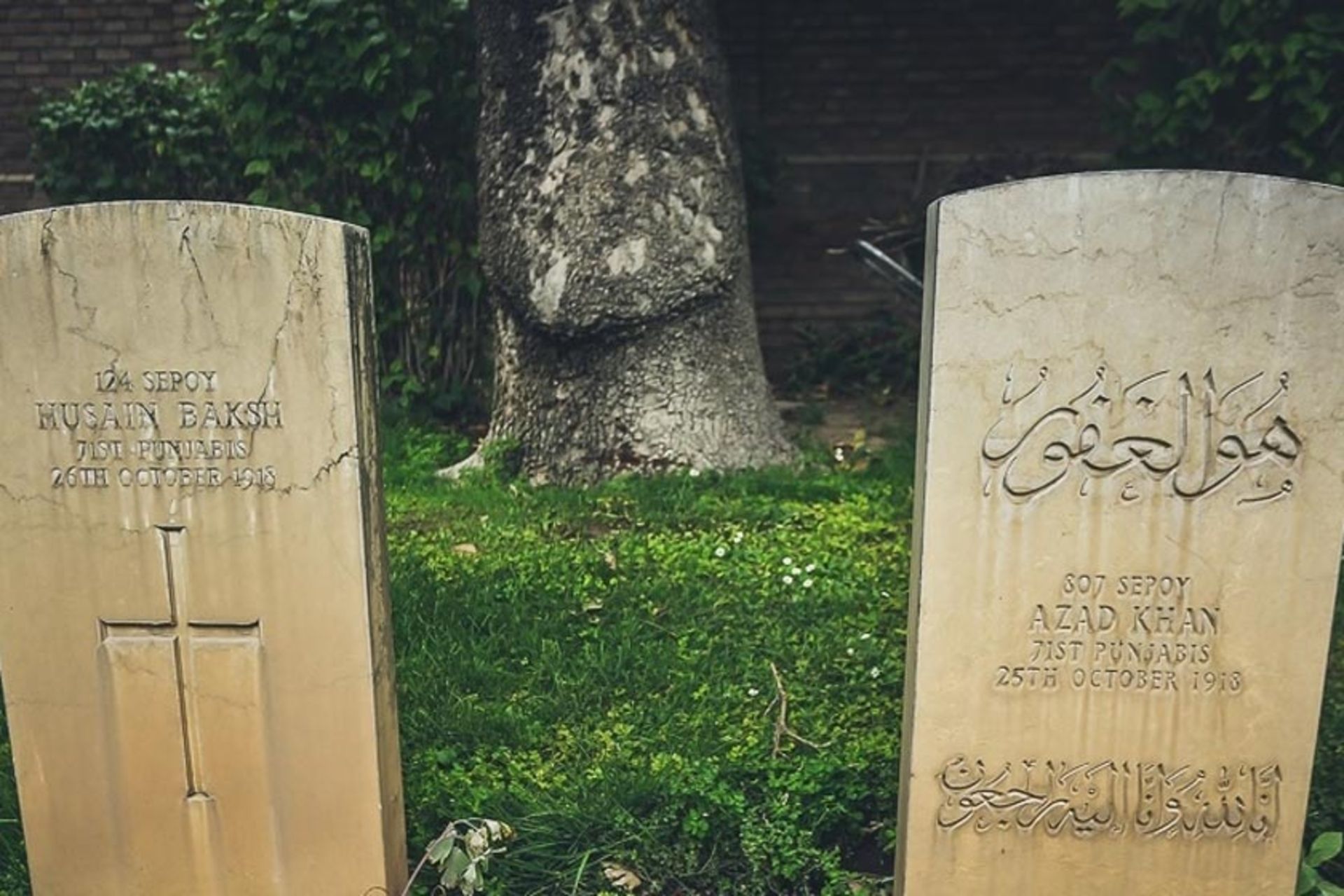 مزار فردی عراقی در گورستان متفقین
