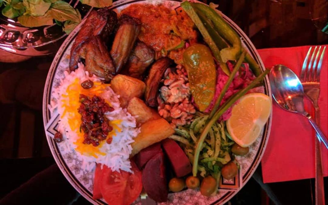 سینی غذای کافه گل رضائیه