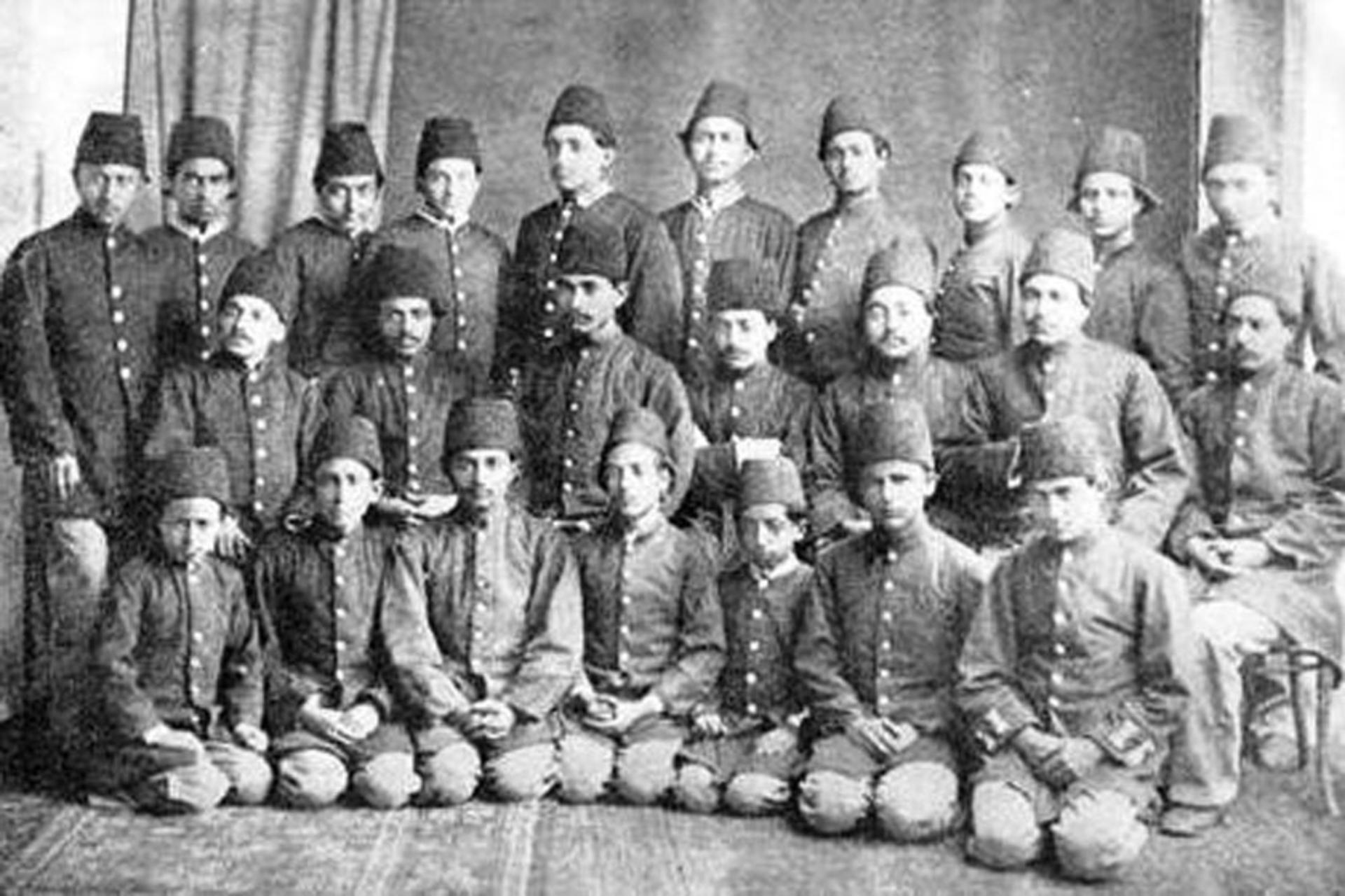 شاگردان قدیمی مدرسه دارالفنون