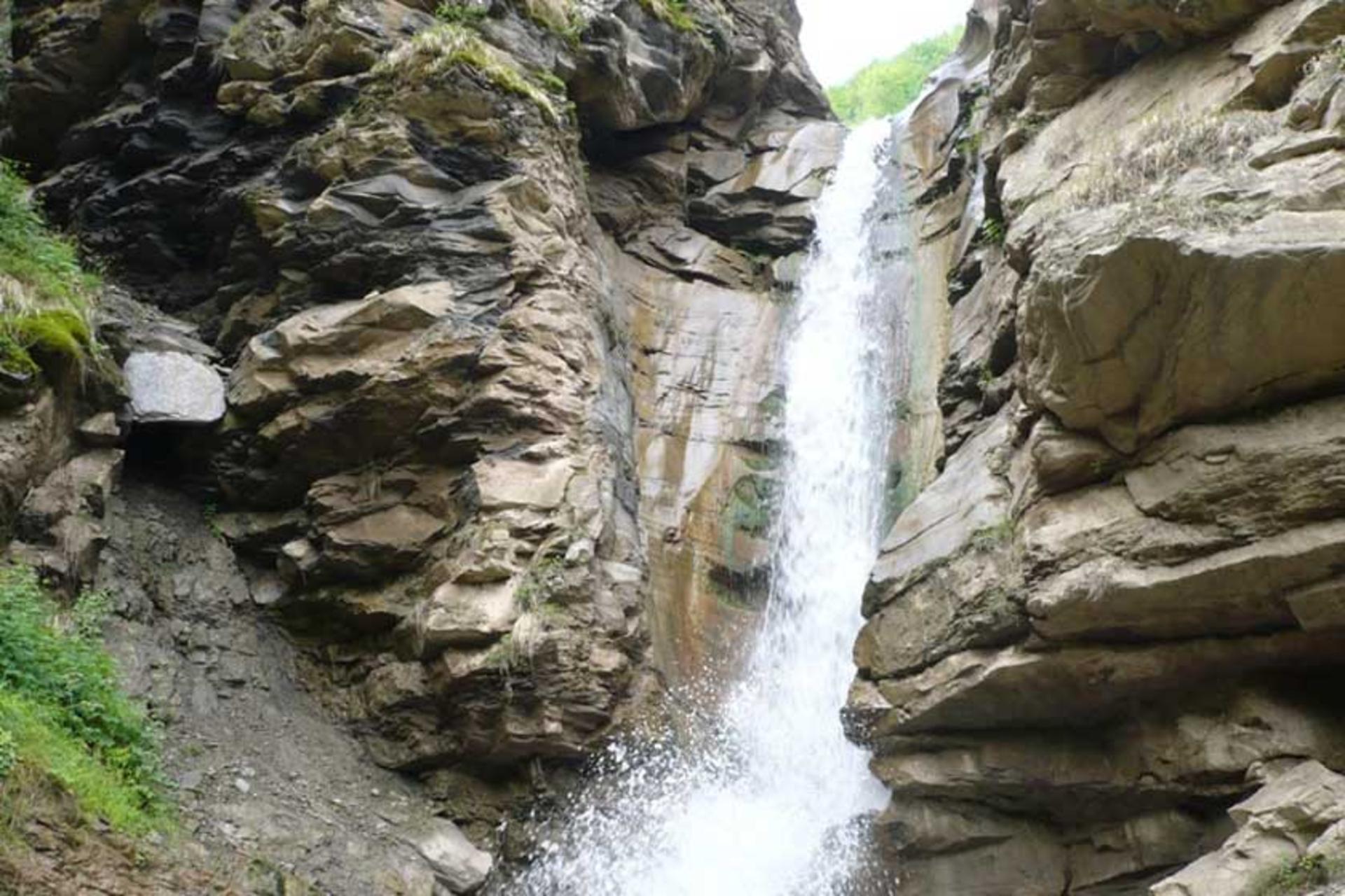 آبشار روستای ییلاقی شیخ موسی