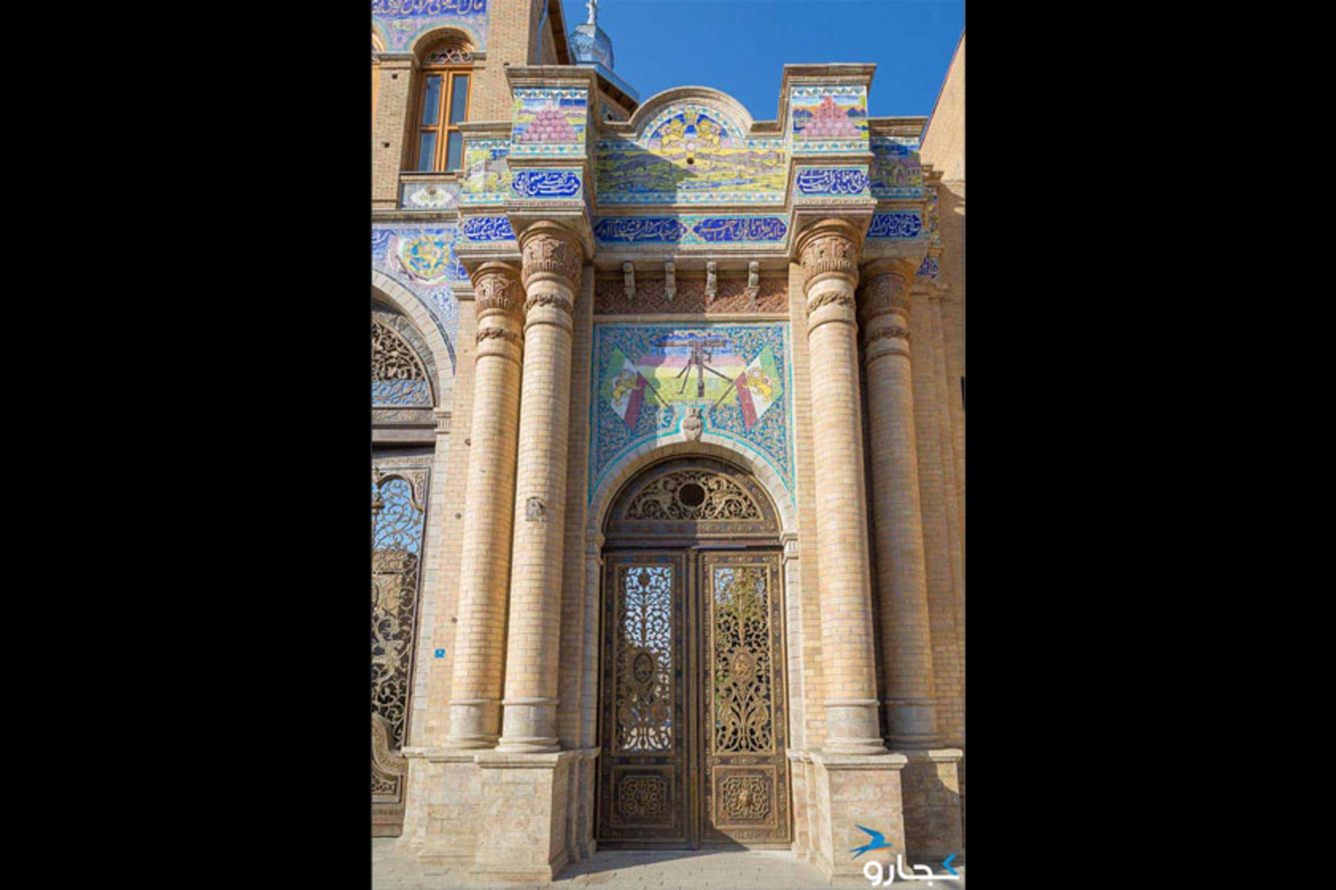 دروازه کوچک‌تر سردر باغ ملی