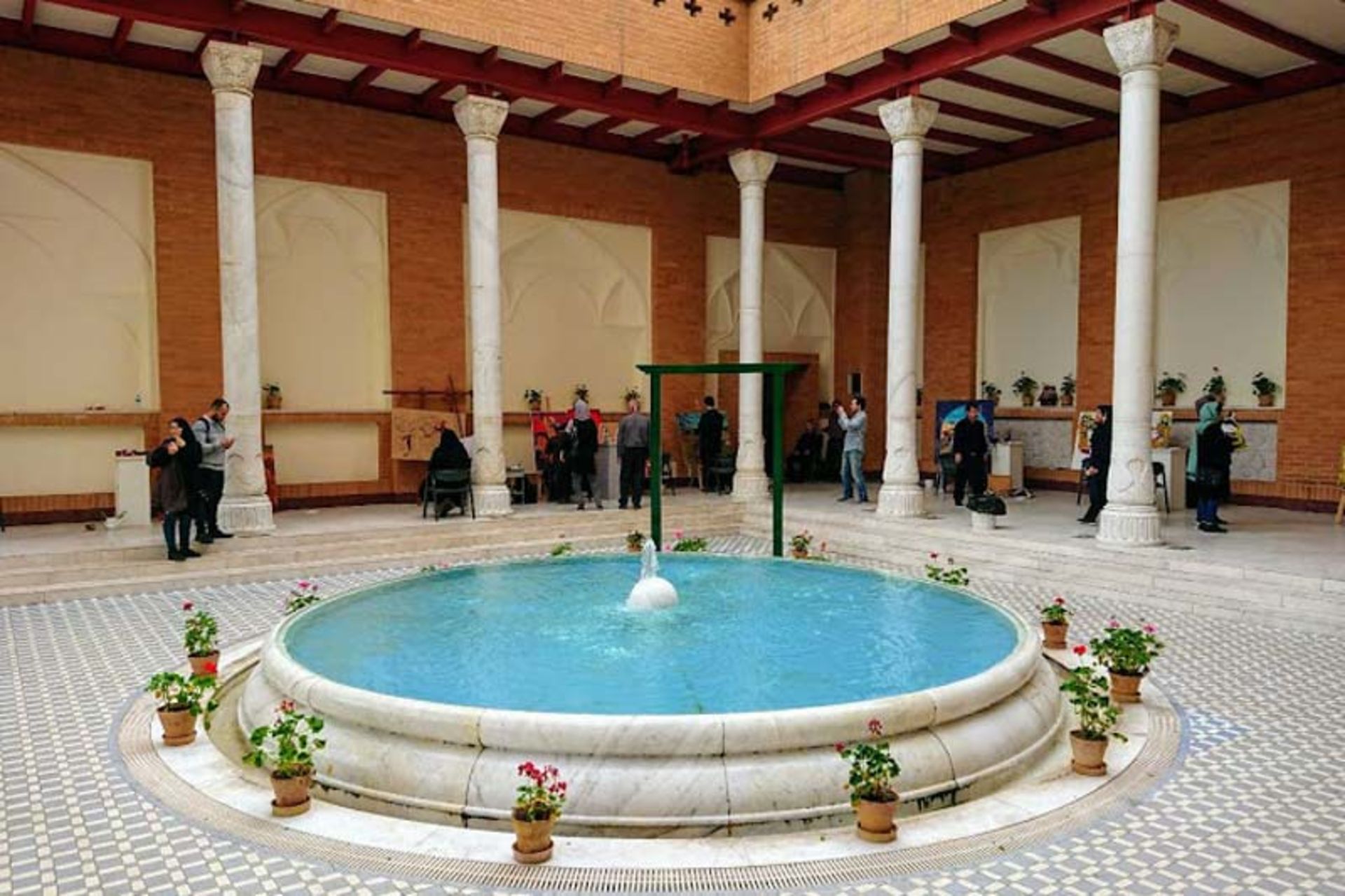 رواق هنر در فرهنگستان هنر تهران