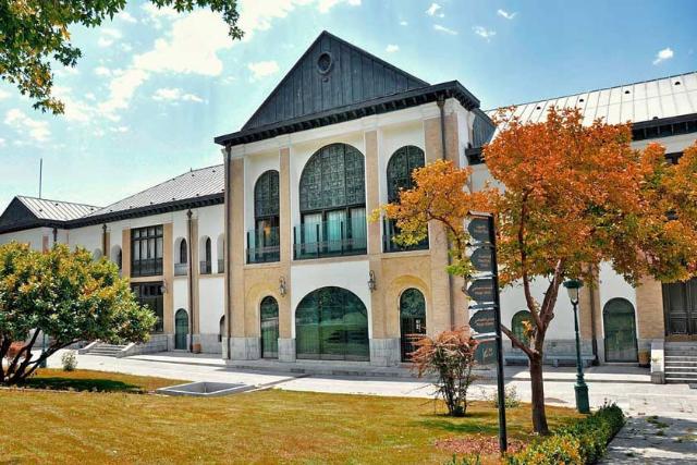 نمای بیرونی کاخ صاحبقرانیه