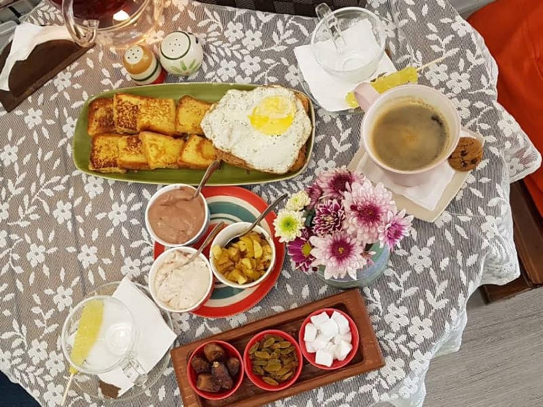 میز صبحانه کافه سفال آنسو