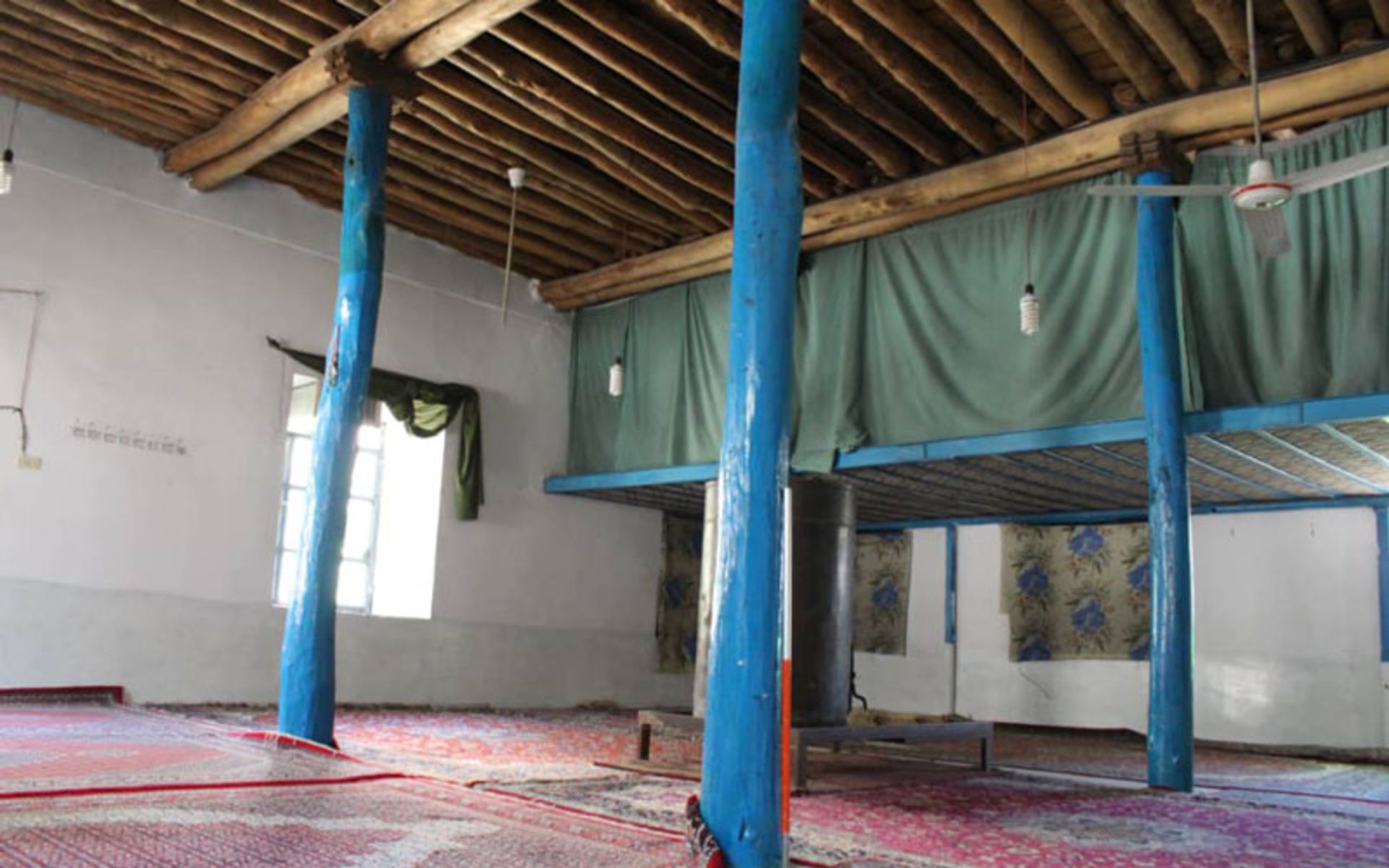 ستون‌های چوبی مسجدی در کردستان