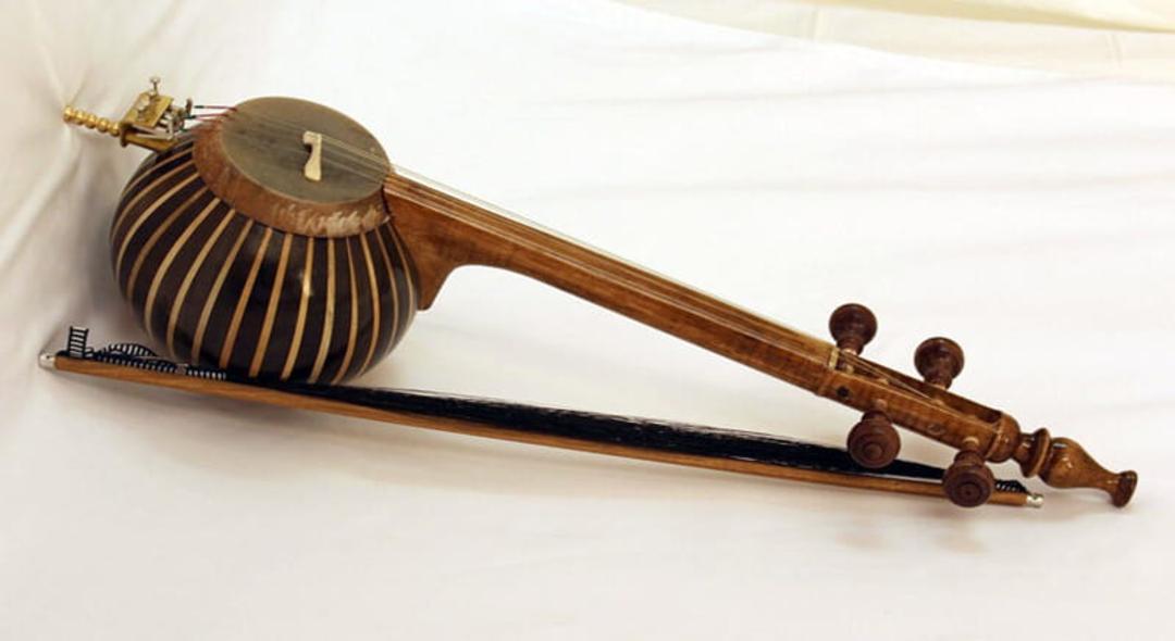 کمانچه ساز اصیل ایرانی