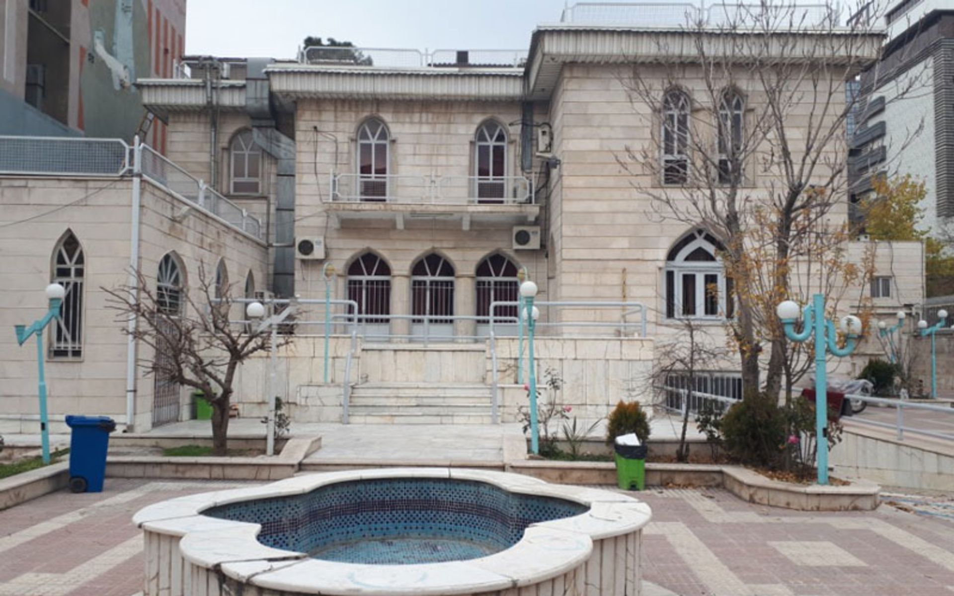 حیاط سنتی خانه قدیمی در تهران