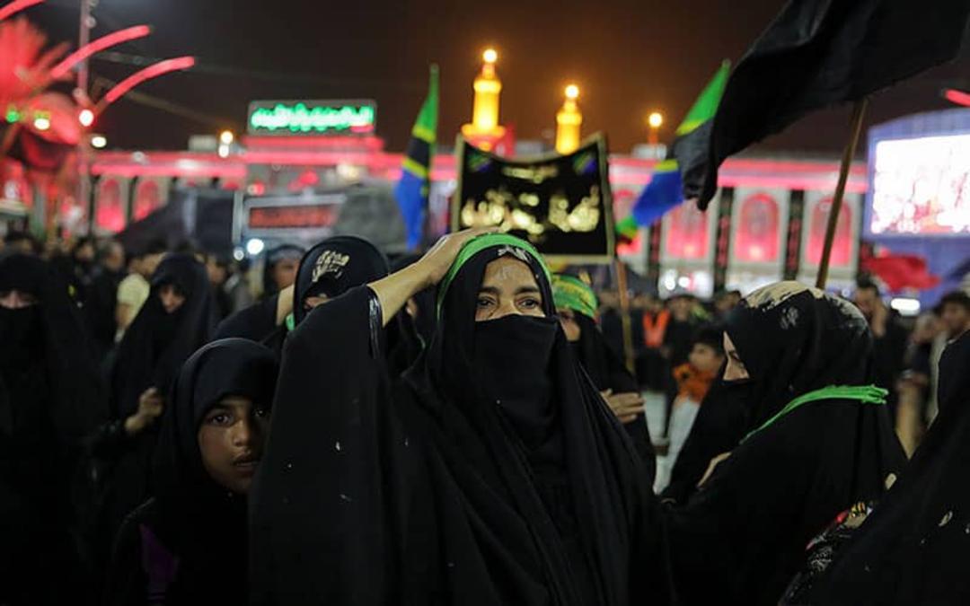 عزاداری زائران در اربعین در کربلا