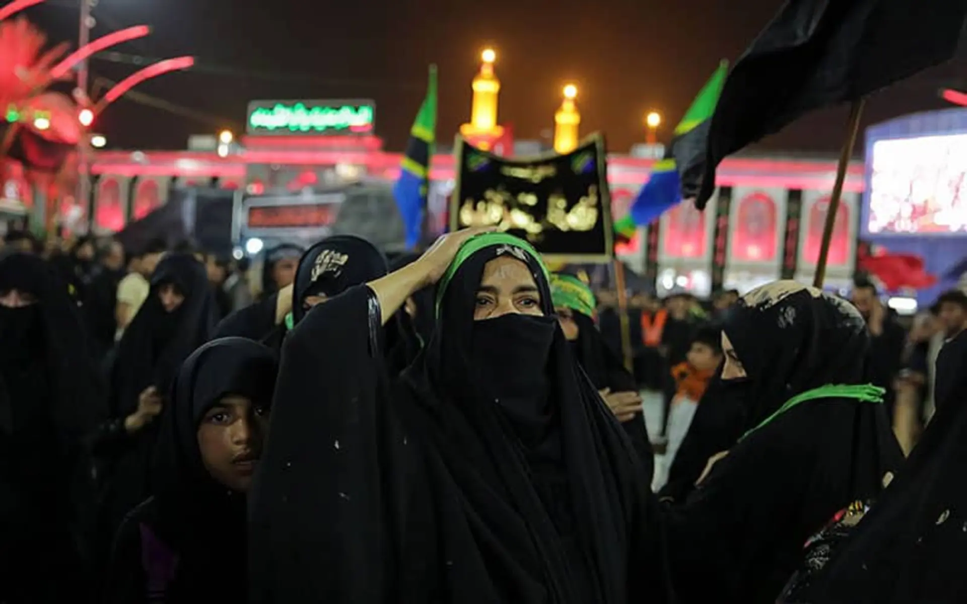 عزاداری زائران در اربعین در کربلا