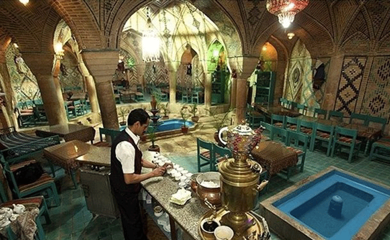 فضای داخلی رستوران و چایخانه وکیل کرمان